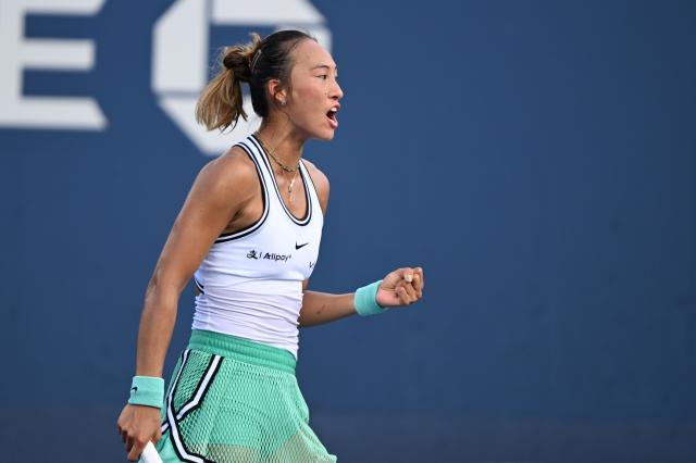 (260904) -- NEW YORK, Sept. 4, 2026 (Xinhua) -- Zheng Qinwen celebrates during the women's singles second round match betweetn Zheng Qinwen of China and Yulia Putintseva of Kazakhstan at the 2026 US Open tennis championships in New York, the United States, Sept. 3, 2026. (Xinhua/Li Rui)