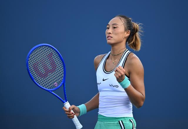 (260904) -- NEW YORK, Sept. 4, 2026 (Xinhua) -- Zheng Qinwen celebrates during the women's singles second round match betweetn Zheng Qinwen of China and Yulia Putintseva of Kazakhstan at the 2026 US Open tennis championships in New York, the United States, Sept. 3, 2026. (Xinhua/Li Rui)