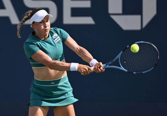 (260904) -- NEW YORK, Sept. 4, 2026 (Xinhua) -- Yulia Putintseva returns a shot during the women's singles second round match betweetn Zheng Qinwen of China and Yulia Putintseva of Kazakhstan at the 2026 US Open tennis championships in New York, the United States, Sept. 3, 2026. (Xinhua/Li Rui)