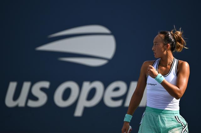 (260904) -- NEW YORK, Sept. 4, 2026 (Xinhua) -- Zheng Qinwen celebrates during the women's singles second round match betweetn Zheng Qinwen of China and Yulia Putintseva of Kazakhstan at the 2026 US Open tennis championships in New York, the United States, Sept. 3, 2026. (Xinhua/Li Rui)