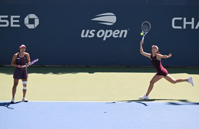 (260904) -- NEW YORK, Sept. 4, 2026 (Xinhua) -- Wang Xinyu (R)/Uchijima Moyuka compete during the women's doubles first round match betweetn Wang Xinyu (China)/Uchijima Moyuka(Japan) and Ulrikke Eikeri(Norway)/Quinn Gleason(the United States) at the 2026 US Open tennis championships in New York, the United States, Sept. 3, 2026. (Xinhua/Li Rui)
