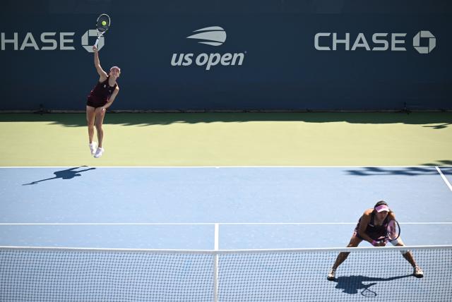 (260904) -- NEW YORK, Sept. 4, 2026 (Xinhua) -- Wang Xinyu (L)/Uchijima Moyuka compete during the women's doubles first round match betweetn Wang Xinyu (China)/Uchijima Moyuka(Japan) and Ulrikke Eikeri(Norway)/Quinn Gleason(the United States) at the 2026 US Open tennis championships in New York, the United States, Sept. 3, 2026. (Xinhua/Li Rui)