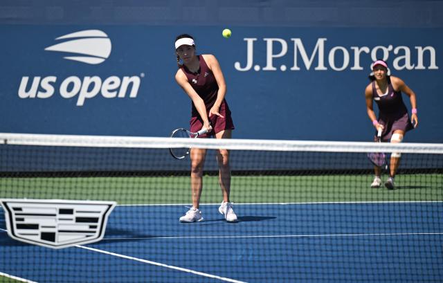 (260904) -- NEW YORK, Sept. 4, 2026 (Xinhua) -- Wang Xinyu (L)/Uchijima Moyuka compete during the women's doubles first round match betweetn Wang Xinyu (China)/Uchijima Moyuka(Japan) and Ulrikke Eikeri(Norway)/Quinn Gleason(the United States) at the 2026 US Open tennis championships in New York, the United States, Sept. 3, 2026. (Xinhua/Li Rui)