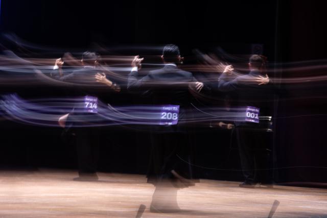 (260904) -- BEIJING, Sept. 4, 2026 (Xinhua) -- Dancers perform during the final of Tango de Pista at the Tango BA Festival and World Cup 2026 in Buenos Aires, Argentina, on Sept. 1, 2026. (Photo by Martin Zabala/Xinhua)