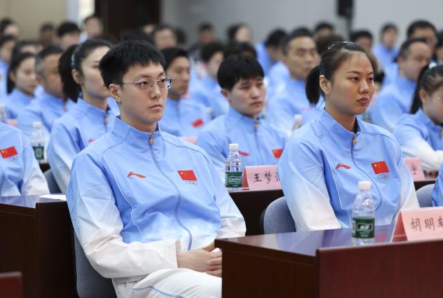 (260904) -- BEIJING, Sept. 4, 2026 (Xinhua) -- Chinese basketball player Hu Mingxuan (L) and volleyball player Gong Xiangyu attend the inaugural meeting of Chinese delegation for the Aichi-Nagoya Asian Games in Beijing, capital of China, Sept. 4, 2026. (Xinhua/Wang Dongzhen)