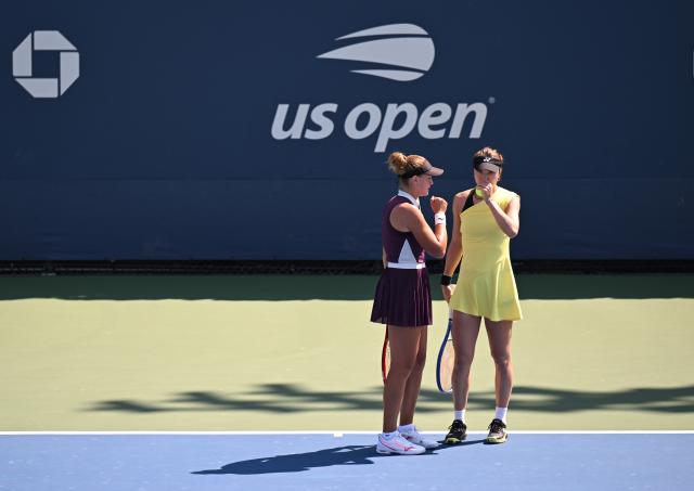 (260904) -- NEW YORK, Sept. 4, 2026 (Xinhua) -- Tang Qianhui (R)/Elena Pridankina talk during the women's doubles first round match between Tang Qianhui (China)/Elena Pridankina (Russia) and Katarzyna Piter (Poland)/Anna Siskova (the Czech Republic) at the 2026 US Open tennis championships in New York, the United States, Sept. 3, 2026. (Xinhua/Li Rui)