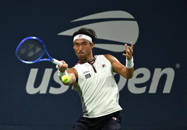 (260904) -- NEW YORK, Sept. 4, 2026 (Xinhua) -- Bu Yunchaokete of China hits a return during the men's singles second round match against Michael Zheng of the United States at the 2026 US Open tennis championships in New York, the United States, Sept. 3, 2026. (Xinhua/Li Rui)