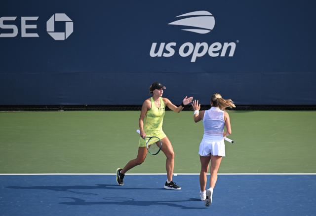 (260904) -- NEW YORK, Sept. 4, 2026 (Xinhua) -- Maja Chwalinska(L)/Madga Linette celebrate scoring during the women's doubles first round match between Guo Hanyu(China)/Kristina Mladenovic(France) and Maja Chwalinska/Madga Linette of Poland at the 2026 US Open tennis championships in New York, the United States, Sept. 3, 2026. (Xinhua/Li Rui)