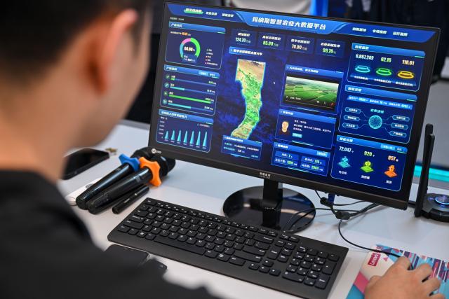 (260904) -- YINING, Sept. 4, 2026 (Xinhua) -- A staff member views real-time data from a smart agriculture big data platform at a digital planting innovation base in Manas County of Changji Hui Autonomous Prefecture, northwest China's Xinjiang Uygur Autonomous Region, Aug. 31, 2026. In recent years, advances in agricultural technology have become key helpers for Xinjiang's farmers. Mechanization and intelligent facilities are now widely used from planting to harvesting. (Xinhua/Ding Lei)