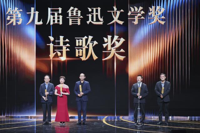 (260904) -- SHANGHAI, Sept. 4, 2026 (Xinhua) -- Winners of the Lu Xun Literature Prize in poetry are pictured on stage at an awarding ceremony in east China's Shanghai, Aug. 28, 2026. TO GO WITH "Feature: From subjects to storytellers: ordinary Chinese take the pen " (Xinhua/Wang Xiang)