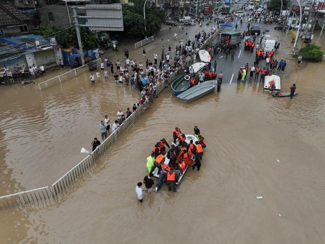 (260904) -- PUTIAN, Sept. 4, 2026 (Xinhua) -- An aerial drone photo taken on Sept. 4, 2026 shows rescuers evacuating stranded people at the Hualin economic development zone in Putian City, southeast China's Fujian Province. Continuous torrential rains led to severe waterlogging at the Hualin economic development zone in Putian. The local authorities immediately organized rescue forces to evacuate over 3,000 stranded workers in the zone to safe areas. (Xinhua/Jiang Kehong)