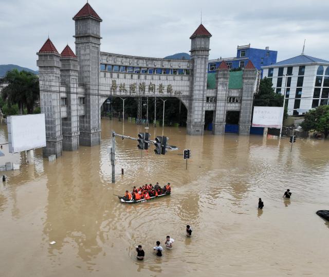 (260904) -- PUTIAN, Sept. 4, 2026 (Xinhua) -- An aerial drone photo taken on Sept. 4, 2026 shows rescuers evacuating stranded people at the Hualin economic development zone in Putian City, southeast China's Fujian Province. Continuous torrential rains led to severe waterlogging at the Hualin economic development zone in Putian. The local authorities immediately organized rescue forces to evacuate over 3,000 stranded workers in the zone to safe areas. (Xinhua/Jiang Kehong)