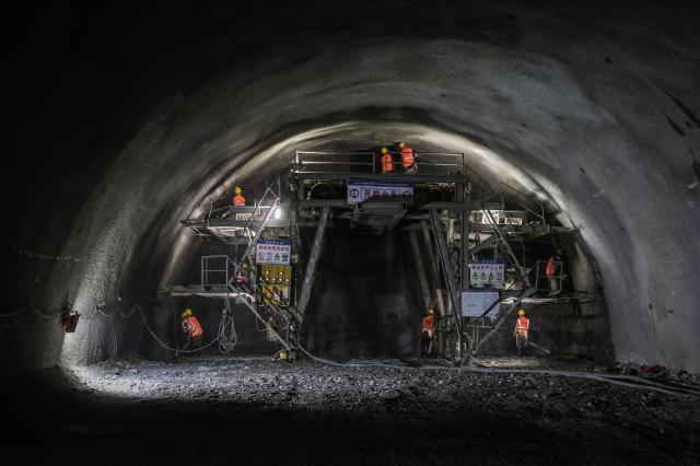 (260904) -- NINGBO, Sept. 4, 2026 (Xinhua) -- Construction workers work at the entrance of the Jintang undersea tunnel, east China's Zhejiang Province, Sept. 4, 2026. The 7.83-km land section of the 16.18-km Jintang undersea tunnel achieved full breakthrough on Friday. The tunnel is an important facility for the Yongzhou (Ningbo-Zhoushan) high-speed railway, and is designed as a single-bore, double-track tunnel for speeds of up to 250 km per hour. (Xinhua/Xu Yu)