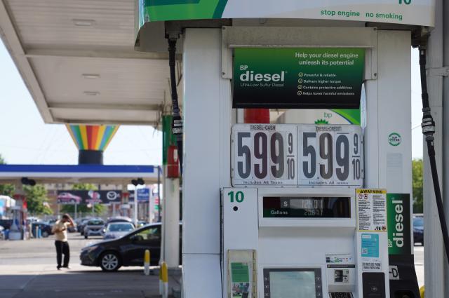 (260904) -- NEW YORK, Sept. 4, 2026 (Xinhua) -- Photo taken on Sept. 4, 2026 shows the diesel price displayed at a gas station in New York, the United States. U.S. national average price of retail diesel hit a new record on Thursday as crude oil rebounded and the U.S. refining sector faces capacity restraints. (Xinhua/Zhang Fengguo)