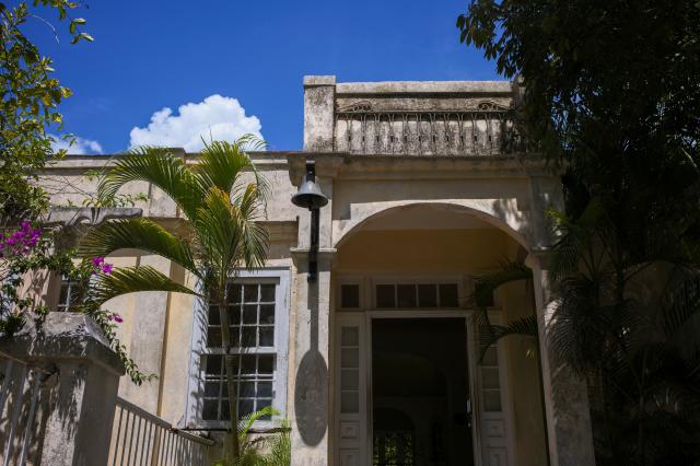 (260904) -- HAVANA, Sept. 4, 2026 (Xinhua) -- This photo taken on Aug. 29, 2026 shows Ernest Hemingway's former residence at Finca Vigia on the outskirts of Havana, Cuba. Hemingway's former residence is located at Finca Vigia on the outskirts of Havana, capital of Cuba. Hemingway lived there for about 20 years beginning in 1939, during which time he wrote works including "The Old Man and the Sea." (Xinhua/Li Muzi)