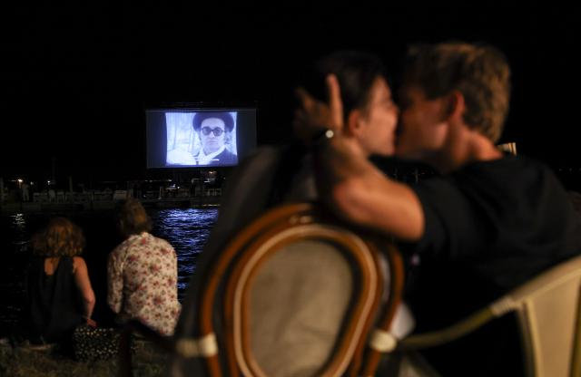 (260904) -- VENICE, Sept. 4, 2026 (Xinhua) -- People watch a movie at the "Floating Cinema - Unknown Waters" event in Venice, Italy, Sept. 4, 2026. "Floating Cinema - Unknown Waters" offers a cultural event in the waters behind the island of Giudecca in the Venice Lagoon. The festival features a floating stage, viewable from private boats or a shared floating platform, where attendees can enjoy a diverse array of screenings and performances by both international and local artists. (Xinhua/Wang Kaiyan)