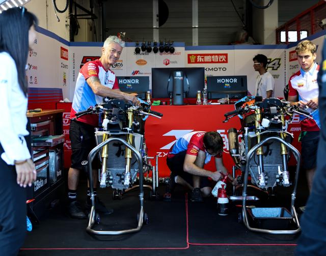 (260905) -- MAGNY-COURS, Sept. 5, 2026 (Xinhua) -- Technicians of EASTROC ZXMOTO Evan Bros Factory work in the pitline after the Superpole of WorldSSP at the FIM Supersport World Championship French Round in Magny-Cours, France, Sept. 4, 2026. (Xinhua/Wu Huiwo)