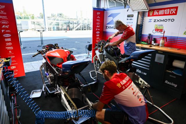(260905) -- MAGNY-COURS, Sept. 5, 2026 (Xinhua) -- Technicians of EASTROC ZXMOTO Evan Bros Factory work in the pitline after the Superpole of WorldSSP at the FIM Supersport World Championship French Round in Magny-Cours, France, Sept. 4, 2026. (Xinhua/Wu Huiwo)