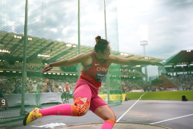 (260905) -- BRUSSELS, Sept. 5, 2026 (Xinhua) -- Feng Bin of China competes during the women's discus throw final at the 2026 World Athletics Diamond League athletics meeting in Brussels, on Sept. 4, 2026. (Xinhua/Weng Xinyang)