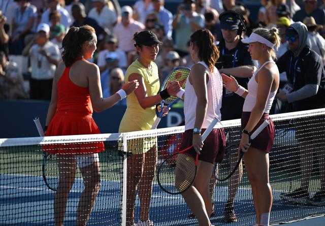 (260905) -- NEW YORK, Sept. 5, 2026 (Xinhua) -- Yang Zhaoxuan (1st L)/Eudice Chong (2nd L) greet with Daria Kasatkina (2nd R)/Yuliia Staus rodubtseva after the women's doubles first round match between Yang Zhaoxuan (China)/Eudice Chong (China's Hong Kong) and Daria Kasatkina (Australia)/Yuliia Staus rodubtseva (Ukraine) at the 2026 US Open tennis championships in New York, the United States, Sept. 4, 2026. (Xinhua/Li Rui)