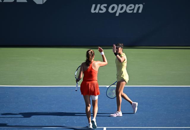 (260905) -- NEW YORK, Sept. 5, 2026 (Xinhua) -- Yang Zhaoxuan (L)/Eudice Chong react during the women's doubles first round match between Yang Zhaoxuan (China)/Eudice Chong (China's Hong Kong) and Daria Kasatkina (Australia)/Yuliia Staus rodubtseva (Ukraine) at the 2026 US Open tennis championships in New York, the United States, Sept. 4, 2026. (Xinhua/Li Rui)
