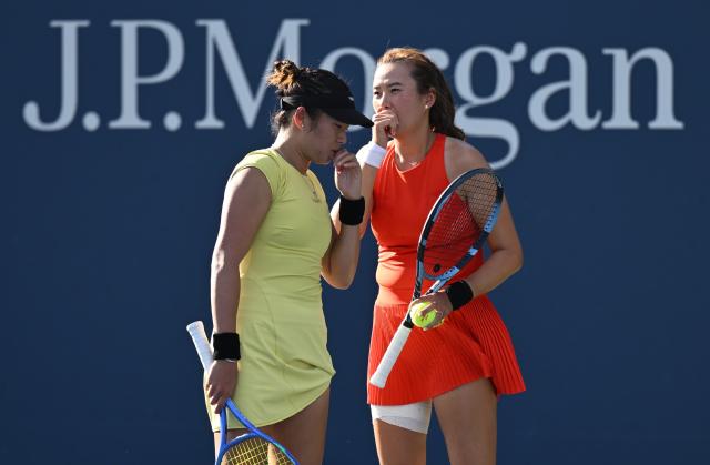 (260905) -- NEW YORK, Sept. 5, 2026 (Xinhua) -- Yang Zhaoxuan (R)/Eudice Chong react during the women's doubles first round match between Yang Zhaoxuan (China)/Eudice Chong (China's Hong Kong) and Daria Kasatkina (Australia)/Yuliia Staus rodubtseva (Ukraine) at the 2026 US Open tennis championships in New York, the United States, Sept. 4, 2026. (Xinhua/Li Rui)