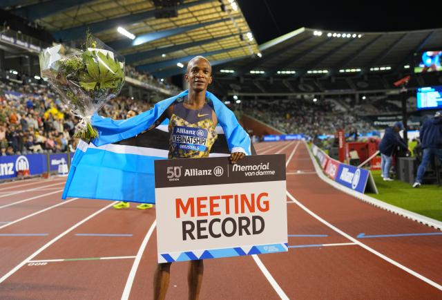 (260905) -- BRUSSELS, Sept. 5, 2026 (Xinhua) -- Busang Collen Kebinatshipi of Botswana celebrates after winning the men's 400m final and setting a new meeting record at the 2026 World Athletics Diamond League athletics meeting in Brussels, on Sept. 4, 2026. (Xinhua/Weng Xinyang)