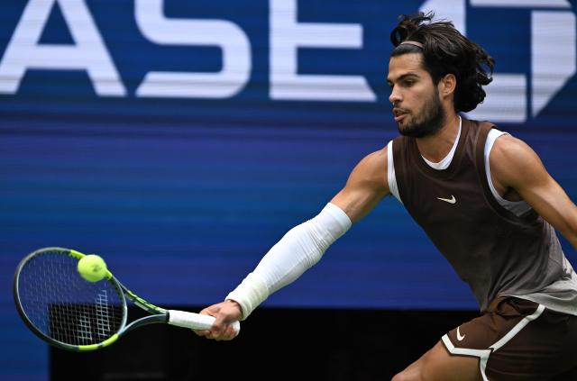 (260905) -- NEW YORK, Sept. 5, 2026 (Xinhua) -- Carlos Alcaraz of Spain returns the ball during the men's singles third round match against Wu Yibing of China at the 2026 US Open tennis championships in New York, the United States, Sept. 4, 2026. (Xinhua/Li Rui)