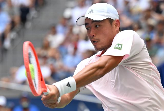 (260905) -- NEW YORK, Sept. 5, 2026 (Xinhua) -- Wu Yibing of China returns the ball during the men's singles third round match against Carlos Alcaraz of Spain at the 2026 US Open tennis championships in New York, the United States, Sept. 4, 2026. (Xinhua/Li Rui)