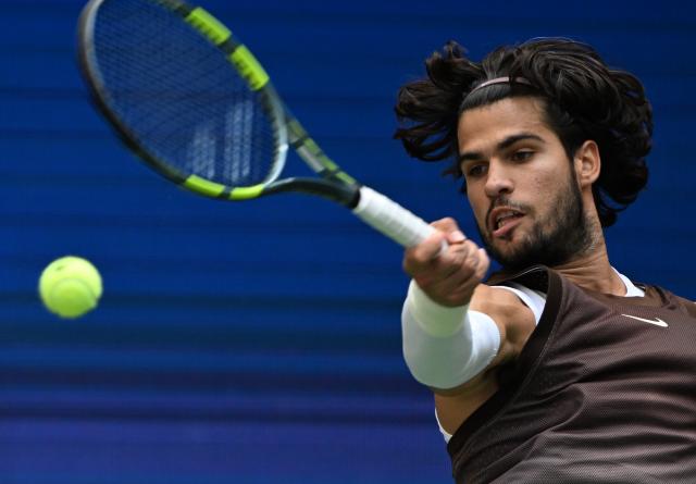 (260905) -- NEW YORK, Sept. 5, 2026 (Xinhua) -- Carlos Alcaraz of Spain returns the ball during the men's singles third round match against Wu Yibing of China at the 2026 US Open tennis championships in New York, the United States, Sept. 4, 2026. (Xinhua/Li Rui)