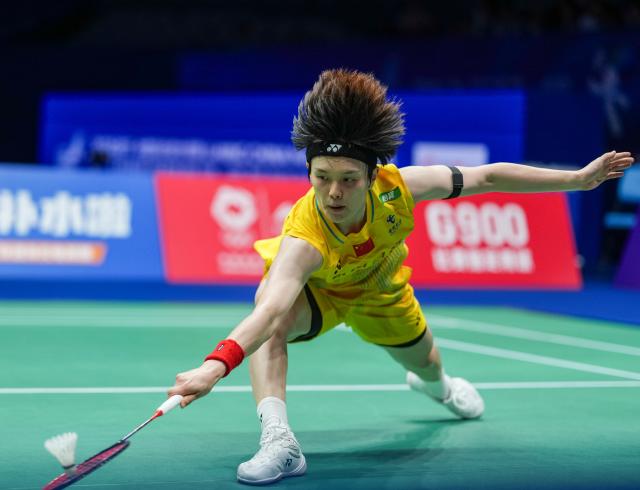 (260905) -- SHENZHEN, Sept. 5, 2026 (Xinhua) -- Wang Zhiyi hits a return during the women's singles semifinal match between Wang Zhiyi of China and Miyazaki Tomoka of Japan at China Masters 2026 badminton tournament in Shenzhen, south China's Guangdong Province, Sept. 5, 2026. (Xinhua/Sun Fei)