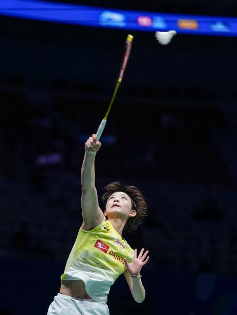 (260905) -- SHENZHEN, Sept. 5, 2026 (Xinhua) -- Miyazaki Tomoka hits a return during the women's singles semifinal match between Wang Zhiyi of China and Miyazaki Tomoka of Japan at China Masters 2026 badminton tournament in Shenzhen, south China's Guangdong Province, Sept. 5, 2026. (Xinhua/Sun Fei)