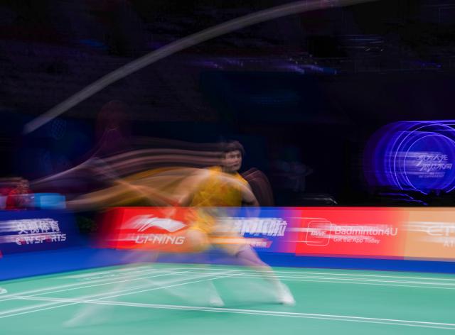 (260905) -- SHENZHEN, Sept. 5, 2026 (Xinhua) -- Wang Zhiyi hits a return during the women's singles semifinal match between Wang Zhiyi of China and Miyazaki Tomoka of Japan at China Masters 2026 badminton tournament in Shenzhen, south China's Guangdong Province, Sept. 5, 2026. (Xinhua/Sun Fei)
