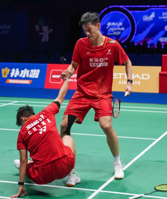 (260905) -- SHENZHEN, Sept. 5, 2026 (Xinhua) -- Feng Yanzhe (top)/Huang Dongping react after the mixed doubles semifinal match between Feng Yanzhe/Huang Dongping of China and Goh Soon Huat/Lai Shevon Jemie of Malaysia at China Masters 2026 badminton tournament in Shenzhen, south China's Guangdong Province, Sept. 5, 2026. (Xinhua/Sun Fei)