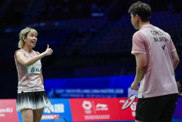 (260905) -- SHENZHEN, Sept. 5, 2026 (Xinhua) -- Goh Soon Huat/Lai Shevon Jemie (L) celebrate a point during the mixed doubles semifinal match between Feng Yanzhe/Huang Dongping of China and Goh Soon Huat/Lai Shevon Jemie of Malaysia at China Masters 2026 badminton tournament in Shenzhen, south China's Guangdong Province, Sept. 5, 2026. (Xinhua/Sun Fei)