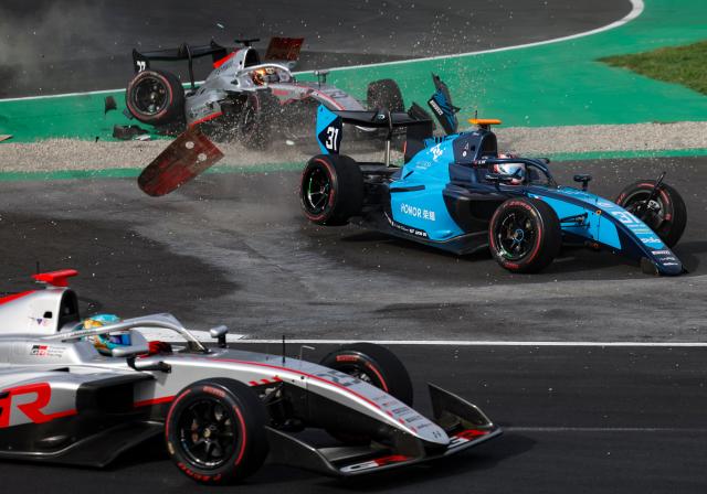 (260905) -- MONZA, Sept. 5, 2026 (Xinhua) -- Dams Lucas Oil driver Gerrard Xie (R) of China crashes with Hitech driver Shin Woohyun of South Korea during the sprint race of the Formula 3 Italian Grand Prix at Monza Circuit, near Milan, Italy, on Sept. 5, 2026. (Xinhua/Li Jing)