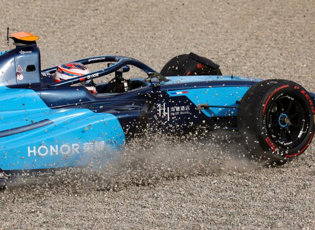 (260905) -- MONZA, Sept. 5, 2026 (Xinhua) -- Dams Lucas Oil driver Gerrard Xie of China goes off the circuit after crashing with Hitech driver Shin Woohyun of South Korea during the sprint race of the Formula 3 Italian Grand Prix at Monza Circuit, near Milan, Italy, on Sept. 5, 2026. (Xinhua/Li Jing)