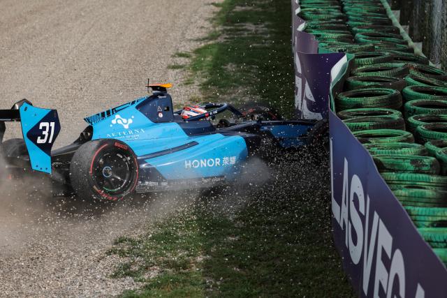 (260905) -- MONZA, Sept. 5, 2026 (Xinhua) -- Dams Lucas Oil driver Gerrard Xie of China goes off the circuit after crashing with Hitech driver Shin Woohyun of South Korea during the sprint race of the Formula 3 Italian Grand Prix at Monza Circuit, near Milan, Italy, on Sept. 5, 2026. (Xinhua/Li Jing)