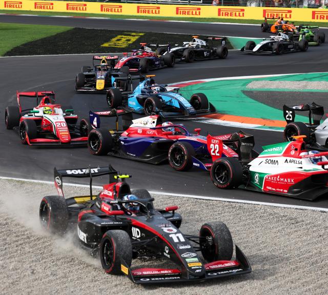 (260905) -- MONZA, Sept. 5, 2026 (Xinhua) -- Art Grand Prix driver Maciej Gladysz (bottom) of Poland runs off the circuit during the sprint race of the Formula 3 Italian Grand Prix at Monza Circuit, near Milan, Italy, on Sept. 5, 2026. (Xinhua/Li Jing)
