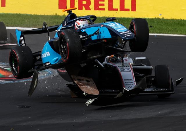 (260905) -- MONZA, Sept. 5, 2026 (Xinhua) -- Dams Lucas Oil driver Gerrard Xie of China crashes during the sprint race of the Formula 3 Italian Grand Prix at Monza Circuit, near Milan, Italy, on Sept. 5, 2026. (Xinhua/Li Jing)