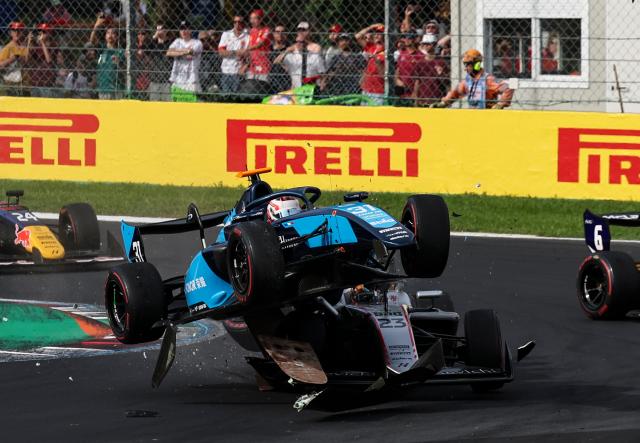 (260905) -- MONZA, Sept. 5, 2026 (Xinhua) -- Dams Lucas Oil driver Gerrard Xie (top) of China crashes with Hitech driver Shin Woohyun of South Korea during the sprint race of the Formula 3 Italian Grand Prix at Monza Circuit, near Milan, Italy, on Sept. 5, 2026. (Xinhua/Li Jing)