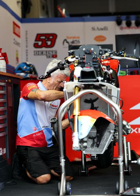 (260905) -- MAGNY-COURS, Sept. 5, 2026 (Xinhua) -- A technician of EASTROC ZXMOTO Evan Bros Factory works in the pitlane before the race 1 of WorldSSP at the FIM Supersport World Championship French Round in Magny-Cours, France, Sept. 5, 2026. (Xinhua/Wu Huiwo)