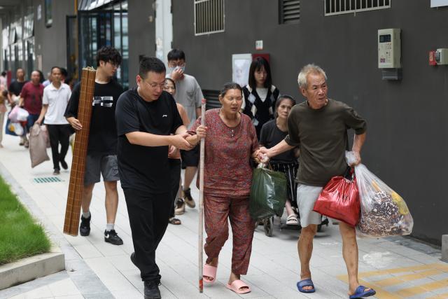 (260905) -- PUTIAN, Sept. 5, 2026 (Xinhua) -- Relocated residents arrive at a resettlement site in Putian City, southeast China's Fujian Province, Sept. 5, 2026. As this round of heavy rainfall in Putian concluded on Saturday, floodwaters gradually receded in areas including Huating Town, which had been severely inundated by Typhoon Saudel. Local authorities have since shifted to post-disaster recovery, undertaking tasks including road clearance, water and power restoration, environmental dredging, and the resettlement of affected residents. (Xinhua/Jiang Kehong)