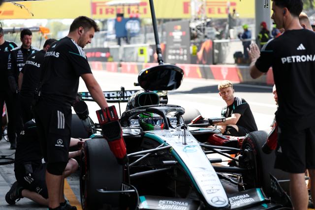 (260905) -- MONZA, Sept. 5, 2026 (Xinhua) -- Mercedes' Kimi Antonelli of Italy enters the pit lane during the third practice session of the Formula 1 Italian Grand Prix at Monza Circuit, near Milan, Italy, on Sept. 5, 2026. (Xinhua/Li Jing)