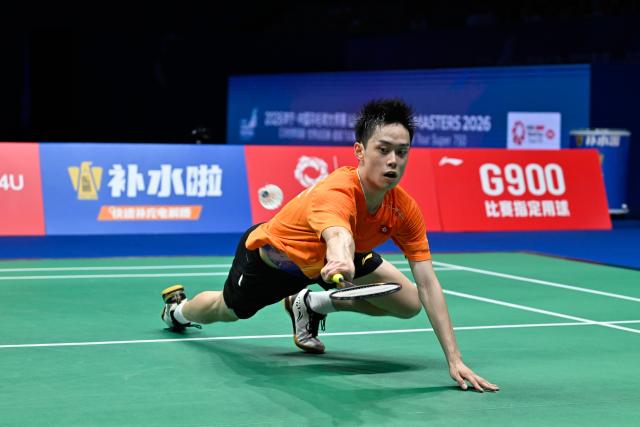 (260905) -- SHENZHEN, Sept. 5, 2026 (Xinhua) -- Jason Gunawan hits a return during the men's singles semifinal match between Jason Gunawan of China's Hong Kong and Anders Antonsen of Denmark at China Masters 2026 badminton tournament in Shenzhen, south China's Guangdong Province, Sept. 5, 2026. (Photo by Chu Yan/Xinhua)