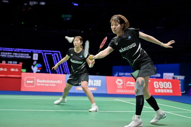 (260905) -- SHENZHEN, Sept. 5, 2026 (Xinhua) -- Hirota Sayaka (R)/Sakuramoto Ayako compete during the women's doubles semifinal match between Nakade Sumire/Takahashi Miyu of Japan and Hirota Sayaka/Sakuramoto Ayako of Japan at China Masters 2026 badminton tournament in Shenzhen, south China's Guangdong Province, Sept. 5, 2026. (Photo by Chu Yan/Xinhua)