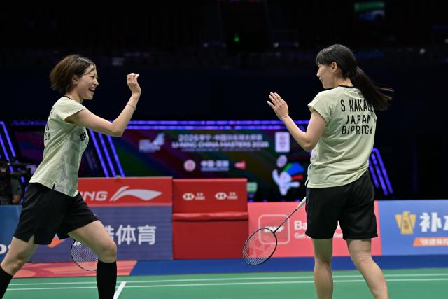 (260905) -- SHENZHEN, Sept. 5, 2026 (Xinhua) -- Nakade Sumire (R)/Takahashi Miyu celebrate during the women's doubles semifinal match between Nakade Sumire/Takahashi Miyu of Japan and Hirota Sayaka/Sakuramoto Ayako of Japan at China Masters 2026 badminton tournament in Shenzhen, south China's Guangdong Province, Sept. 5, 2026. (Photo by Chu Yan/Xinhua)