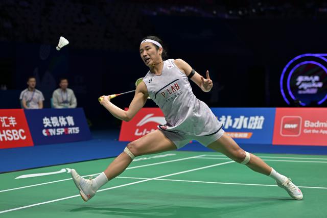(260905) -- SHENZHEN, Sept. 5, 2026 (Xinhua) -- An Se Young hits a return during the women's singles semifinal match between An Se Young of South Korea and Yamaguchi Akane of Japan at China Masters 2026 badminton tournament in Shenzhen, south China's Guangdong Province, Sept. 5, 2026. (Photo by Chu Yan/Xinhua)