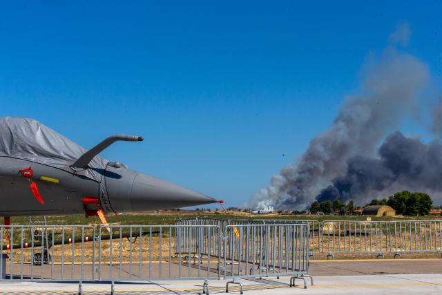 (260905) -- ATHENS, Sept. 5, 2026 (Xinhua) -- Smoke rises after an F-4 Phantom fighter jet crashed during the Athens Flying Week air show in Tanagra Air Base, Greece, Sept. 5, 2026.
  An F-4 Phantom aircraft crashed on Saturday afternoon during the Athens Flying Week air show at Tanagra Air Base, Greek national broadcaster ERT reported.
  According to ERT, the aircraft suddenly lost altitude and crashed just minutes after the Hellenic Air Force flight demonstration began.
  No injuries have been reported among spectators. There has been no official information on whether the two pilots used the aircraft's ejection system. (Xinhua/Marios Lolos)