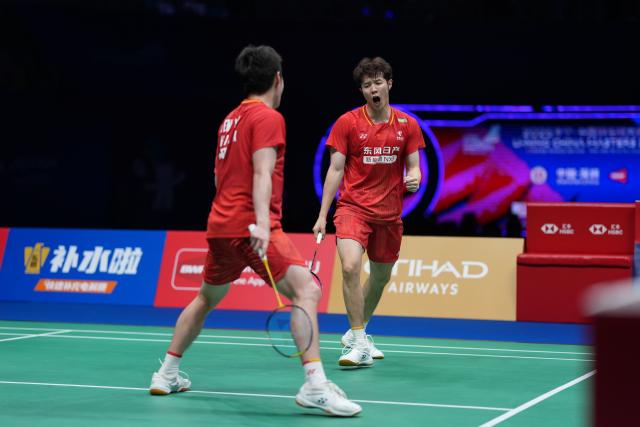 (260905) -- SHENZHEN, Sept. 5, 2026 (Xinhua) -- He Jiting (R)/Ren Xiangyu celebrate scoring during the men's doubles semifinal match between He Jiting/Ren Xiangyu of China and Tee Kai Wun/Yap Roy King of Malaysia at China Masters 2026 badminton tournament in Shenzhen, south China's Guangdong Province, Sept. 5, 2026. (Xinhua/Sun Fei)
